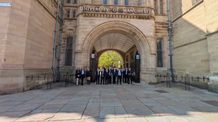 Year 8 Students Visit University of Manchester